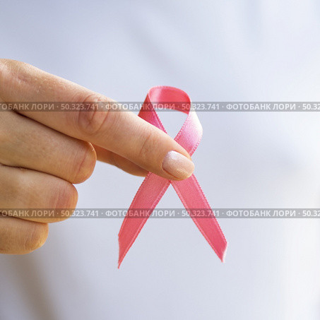 close up person holding awareness ribbon. Стоковое фото, агентство Ingram Publishing / Фотобанк Лори