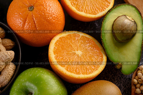 close up with Slice of fresh orange apple, kiwi, peanut, and avocado. Стоковое фото, агентство Ingram Publishing / Фотобанк Лори