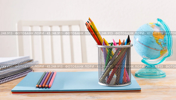 Closeup of color pencils, wax chalks, globe and notebooks. Стоковое фото, фотограф Яков Филимонов / Фотобанк Лори