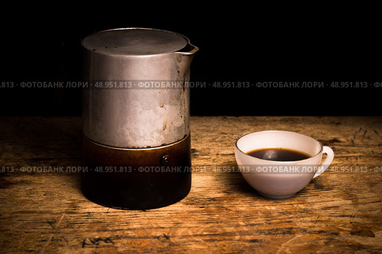 Coffee and moka pot. Стоковое фото, агентство Ingram Publishing / Фотобанк Лори