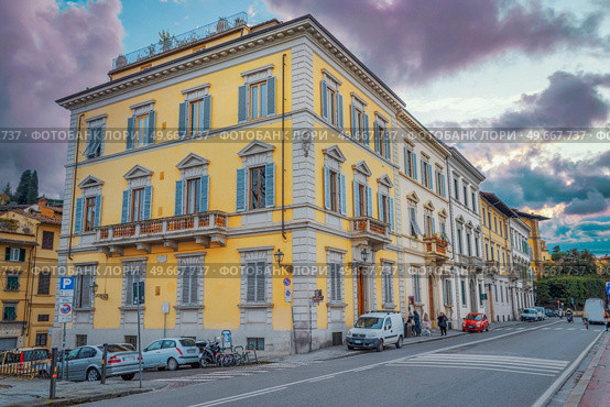 colored houses in the historic center of Rome. Italy. Стоковое фото, агентство Ingram Publishing / Фотобанк Лори