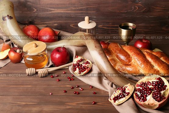 Composition for Rosh hashanah (Jewish New Year) celebration on wooden background. Стоковое фото, фотограф Pixel_shot / Фотобанк Лори