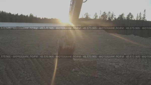 Construction, excavator bucket with earth строительство, ковш с землей экскаватора. Стоковое видео, видеограф Опока Алексей / Фотобанк Лори
