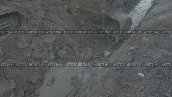 Construction, excavator bucket with earth строительство, ковш с землей экскаватора. Стоковое видео, видеограф Опока Алексей / Фотобанк Лори