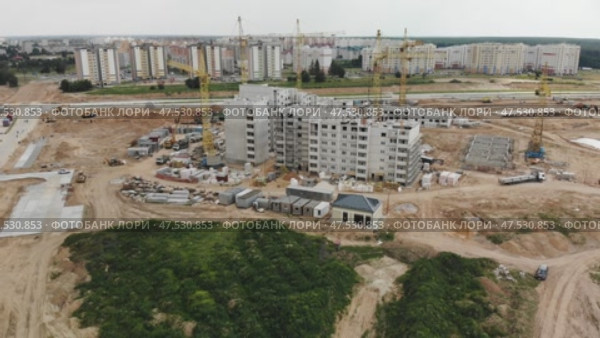 Construction of apartment buildings. Drone view. Стоковое видео, видеограф Mikhail Davidovich / Фотобанк Лори
