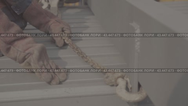 Construction work, red hook with chain, construction строительные работы, крюк красный с цепью, стройка. Стоковое видео, видеограф Опока Алексей / Фотобанк Лори