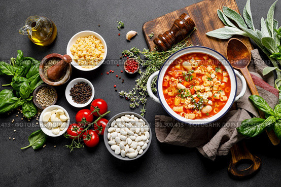 Cooking pasta e fagioli soup with chicken meat and vegetables, italian cuisine. Стоковое фото, агентство Ingram Publishing / Фотобанк Лори