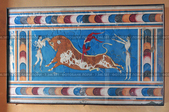 Copy of Bull Leaping Fresco, Palace of Knossos, Greece Crete. Редакционное фото, агентство BE&W Photo / Фотобанк Лори