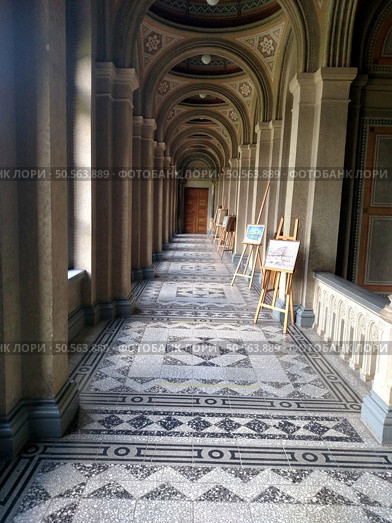 Corridor of the castle with easels along interior view vertical. Стоковое фото, агентство Ingram Publishing / Фотобанк Лори