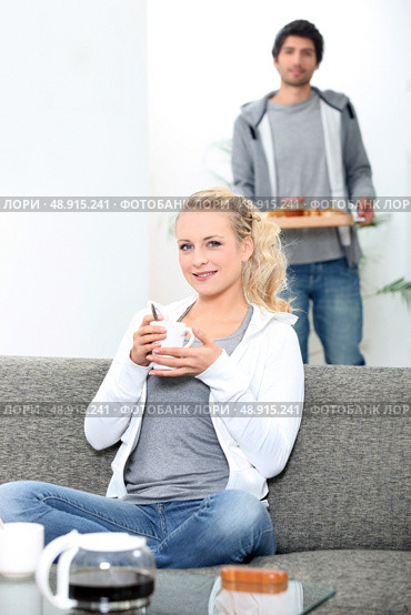 Couple eating breakfast together at home. Стоковое фото, агентство Ingram Publishing / Фотобанк Лори
