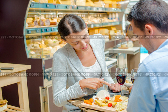 Couple eating in a restaurant. Стоковое фото, агентство Ingram Publishing / Фотобанк Лори