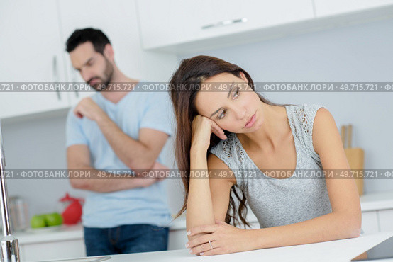couple having an argument in the kitchen. Стоковое фото, агентство Ingram Publishing / Фотобанк Лори