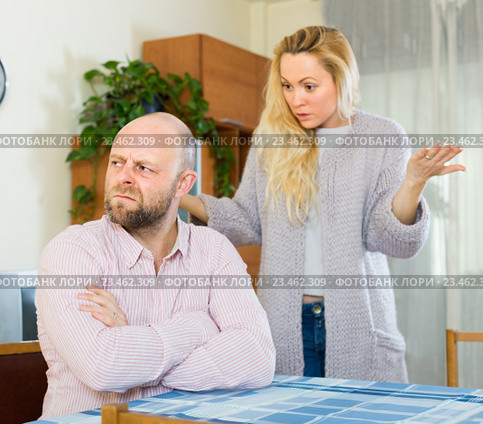 Couple having quarrel indoor. Стоковое фото, фотограф Яков Филимонов / Фотобанк Лори