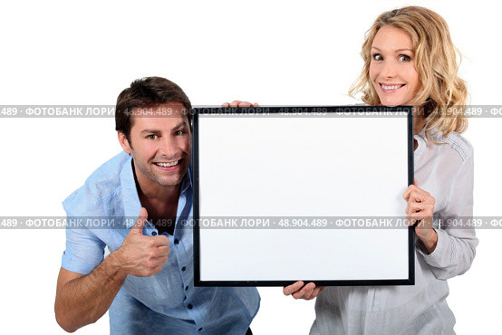 Couple holding a blank sign. Стоковое фото, агентство Ingram Publishing / Фотобанк Лори