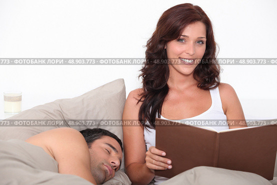 Couple in bed. Стоковое фото, агентство Ingram Publishing / Фотобанк Лори