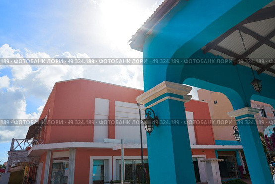 Cozumel island houses Plaza Punta Langosta in Mexico Mayan riviera. Стоковое фото, агентство Ingram Publishing / Фотобанк Лори