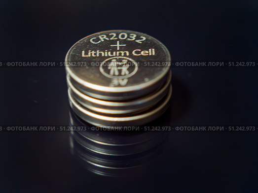 CR2032 Lithium Coin Cell Batteries for Electronics. Редакционное фото, фотограф Sergakoff / Фотобанк Лори