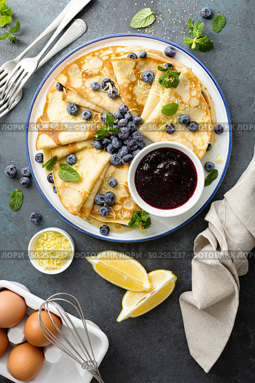 Crepes, thin pancakes with blueberry jam and fresh berries with lemon zest. Стоковое фото, агентство Ingram Publishing / Фотобанк Лори