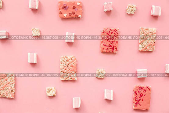 Crispy rice bars with marshmallow on color background. Стоковое фото, фотограф Pixel_shot / Фотобанк Лори