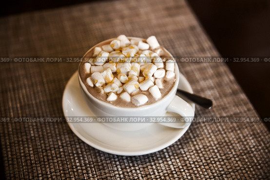 Cup of cocoa with marshmallows. Стоковое фото, фотограф Юлия Кузнецова / Фотобанк Лори