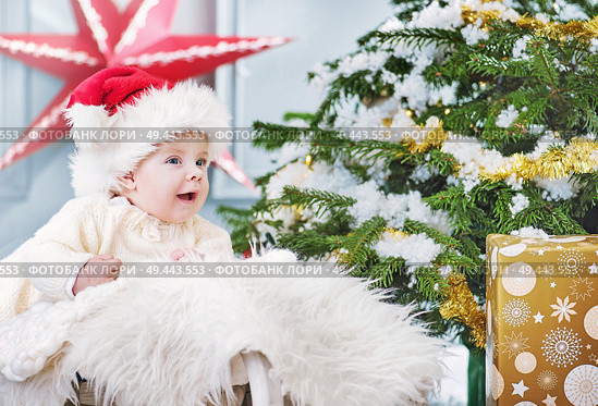 Cute little son during his first Christmas. Стоковое фото, агентство Ingram Publishing / Фотобанк Лори