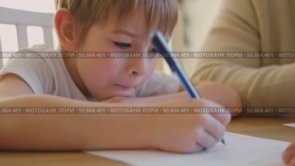 Dad teaches his son writing and counting. Kids primary education. Children learn, study in home school. Daddy male helping teaching little child boy support studying, learning homework. Knowledge day. Стоковое видео, видеограф Марина Демидюк / Фотобанк Лори