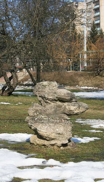 Декоративный элемент из камня, парк, Минск, Беларусь (2012 год). Стоковое фото, фотограф Марина Шатерова / Фотобанк Лори