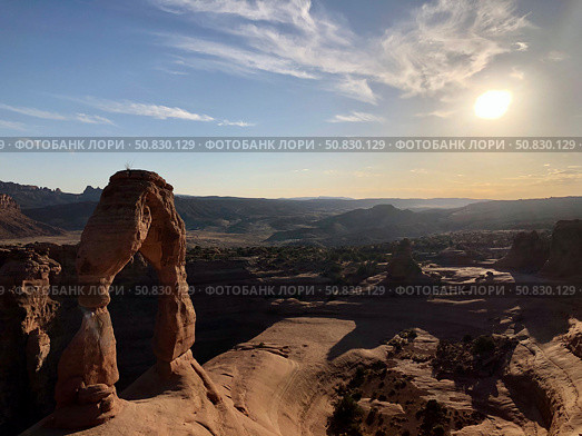 Delicate Arch, Arches National Park, Moab, Utah. Стоковое фото, фотограф Ryan Rossotto/Stocktrek Images / ТАСС / Фотобанк Лори