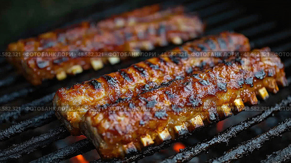 Delicious barbecue ribs are sizzling on a grill, surrounded by the smoky aroma of charcoal on a bright sunny afternoon outdoors. Стоковое AI-изображение, AI-художник Данила Большаков / Фотобанк Лори