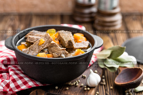 Delicious braised beef meat in broth with vegetables, goulash. Стоковое фото, агентство Ingram Publishing / Фотобанк Лори