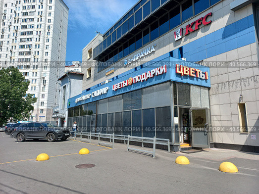 Деловой центр "Сапфир". Торговый центр "Богатырь". Краснобогатырская улица, 13. Район Богородское. Город Москва (2023 год). Редакционное фото, фотограф lana1501 / Фотобанк Лори