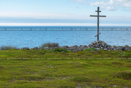 Деревянный крест на берегу Белого моря. Стоковое фото, фотограф Дмитрий Грушин / Фотобанк Лори