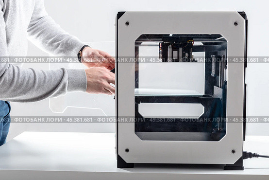 Designer Working With 3D Printer. Стоковое фото, фотограф Сергей Толмачёв / Фотобанк Лори