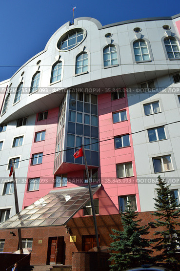 Десятиэтажное административное здание, 2003 года постройки. Главное управление МВД России по городу Москве. Большой Каретный переулок, 5. Тверской район. Город Москва (2019 год). Редакционное фото, фотограф lana1501 / Фотобанк Лори