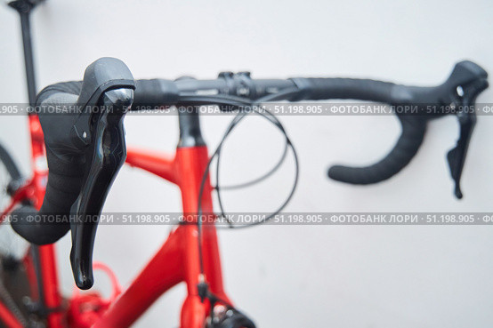 Details of a sports bike in close-up. A road bike for cycling or triathlon. Стоковое фото, фотограф Наталия Кирсанова / Фотобанк Лори