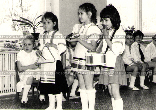 Дети играют на музыкальных инструментах. Редакционное фото, фотограф Лобанова Анна / Фотобанк Лори