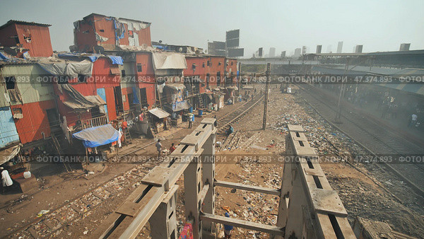 Dharavi slums in east Mumbai. Bandra District, Maharashtra, India. Стоковое фото, фотограф Mikhail Davidovich / Фотобанк Лори