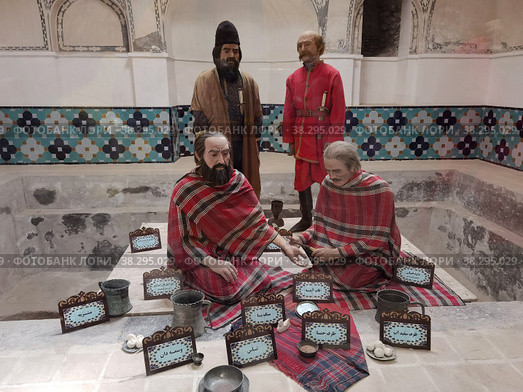 Диорама, изображающая убийство Амира Кабира - реформатора 19 века - Финский сад - Кашан - Центральный Иран (2022 год). Редакционное фото, фотограф Максим Гулячик / Фотобанк Лори