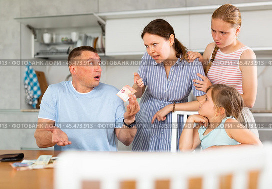 Dissatisfied woman demanding money from perplexed husband at home. Стоковое фото, фотограф Яков Филимонов / Фотобанк Лори