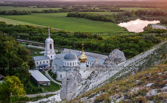 Дивногорье, Воронежская область, Россия. Дивногорье.Свято-Успенский Дивногорский мужской монастырь (2018 год). Стоковое фото, фотограф Natalia Sidorova / Фотобанк Лори
