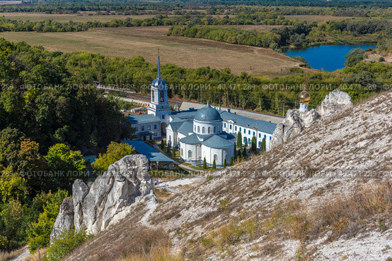 Divnogorsky Assumption Monastery - a cave monastery of the Voronezh Diocese of the Russian Orthodox Church, located in the village of Divnogorsky Monastery, Liskinsky District, Voronezh Region (2020 год). Стоковое фото, фотограф Анна Кривицкая / Фотобанк Лори