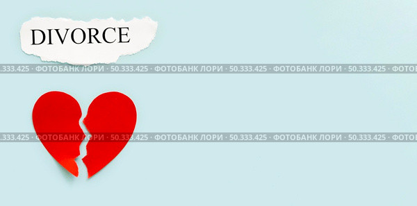 divorce with paper heart copy space. Стоковое фото, агентство Ingram Publishing / Фотобанк Лори