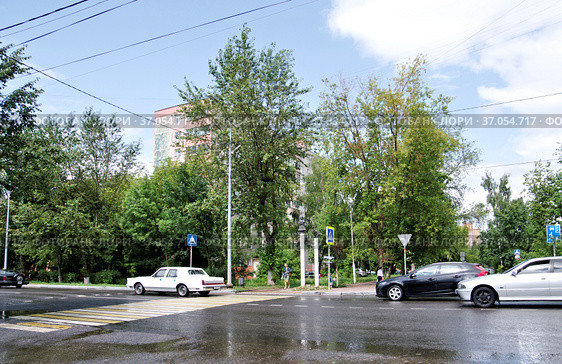 Дмитров, Московская область. Улица Семенюка, пешеходный переход (2021 год). Редакционное фото, фотограф Илюхина Наталья / Фотобанк Лори