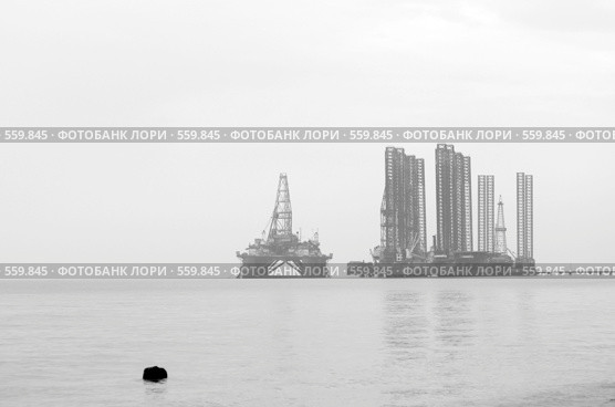 Добыча нефти недалеко от Баку. Азербайджан. (2008 год). Стоковое фото, фотограф Алексей Зарубин / Фотобанк Лори