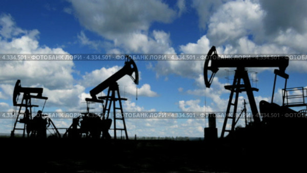 Добыча нефти, таймлапс. Стоковое видео, видеограф Михаил Коханчиков / Фотобанк Лори