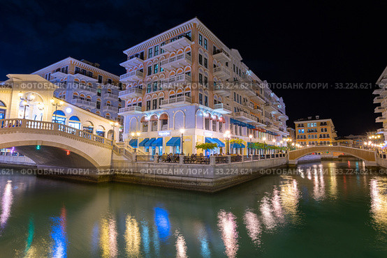 Doha, Qatar - Nov 22. 2019. District Qanat Quartier on Pearl Island. Редакционное фото, фотограф Володина Ольга / Фотобанк Лори
