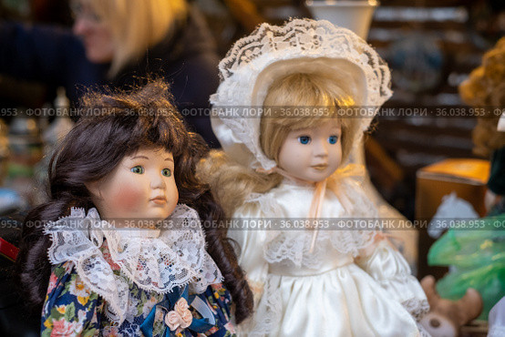 Dolls on stall at souvenir market. Редакционное фото, фотограф Антон Гвоздиков / Фотобанк Лори