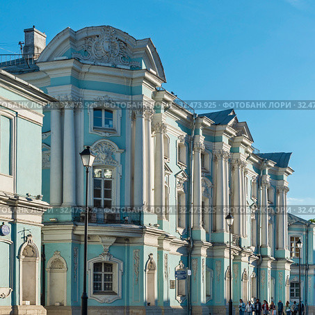 Дом Апраксиных — Трубецких (Апраксинский дворец. "Дом-комод"). Улица Покровка, 22. Москва (2019 год). Редакционное фото, фотограф Александр Щепин / Фотобанк Лори