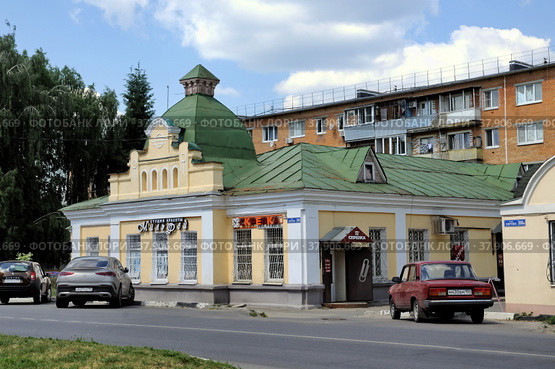 Дом фабриканта Баранова (нач.1900-х гг.) на улице Царской (ул. Кирова). Город Павловский Посад, Московская область. Виды города (2022 год). Редакционное фото, фотограф stargal / Фотобанк Лори
