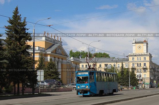 Дом культуры Алюминщик в Новокузнецке (2024 год). Редакционное фото, фотограф Иван Дуплик / Фотобанк Лори